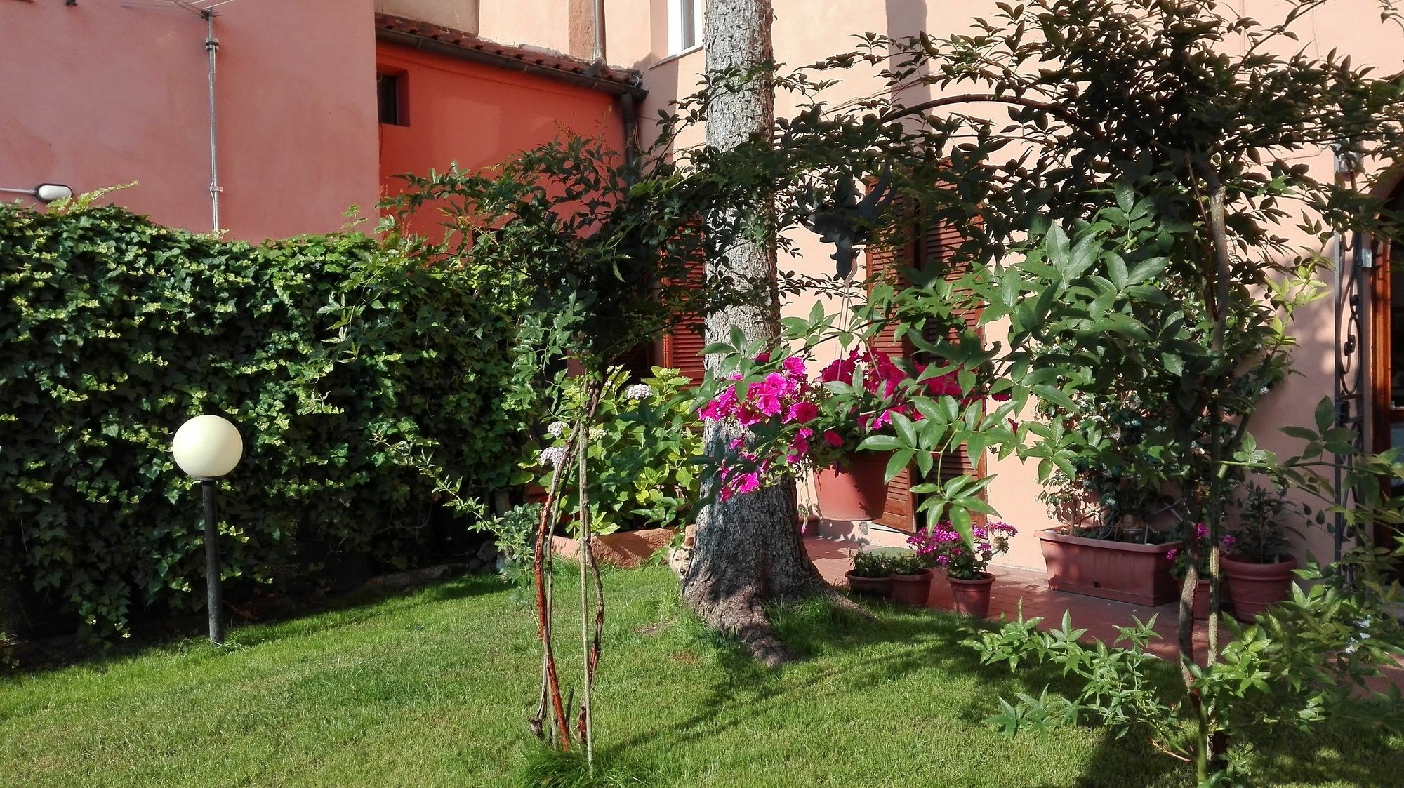 Al Giardino Di Alice Bed & Breakfast Perugia Eksteriør bilde